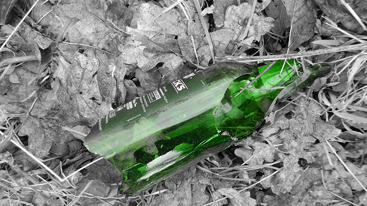 The boy was stabbed by a glass bottle. Filed Picture (Pixabay)