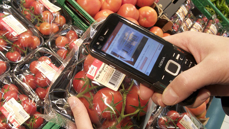 Scanning technology in use to purchase groceries. Photo credits to Fruit.net.